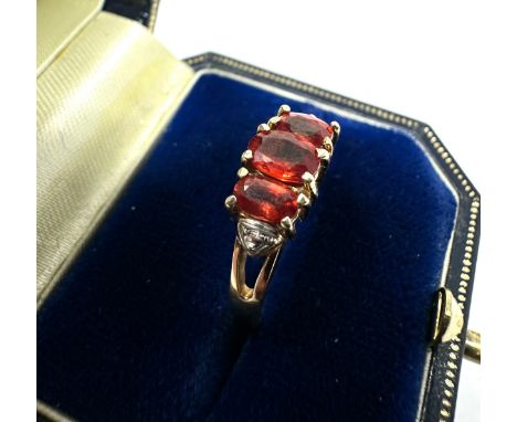 9ct gold fire opal  ring weight 2.5g