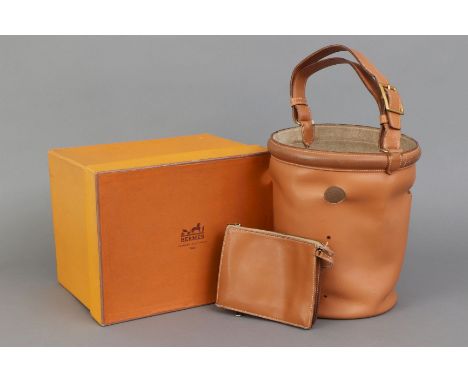 HERMES vintage Handtasche, Mangeoire  - hellbraunes Leder, innen ein kleiner Geldbeutel mit Reißverschluss, Wandung mit Lochd