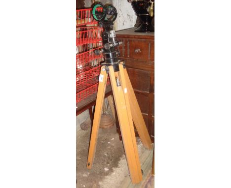 Surveyor's theodolite tripod