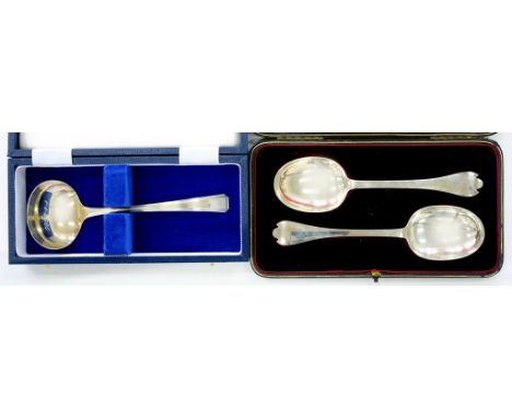 A CASED PAIR OF EDWARD VII REPLICA TREFID SPOONS WITH RAT TAIL, LONDON 1903 AND A CASED SILVER SAUCE LADLE, SHEFFIELD 2000, 7