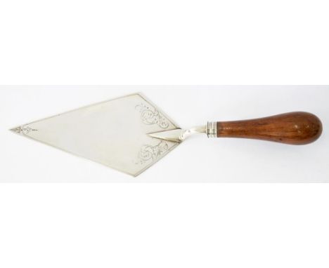 A VICTORIAN SILVER TROWEL WITH TURNED WALNUT HANDLE, 32.5CM L, LONDON 1859, INSCRIPTION ERASED 