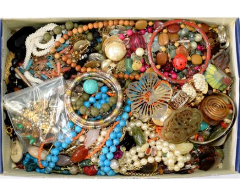 MISCELLANEOUS VINTAGE AND MODERN COSTUME JEWELLERY
