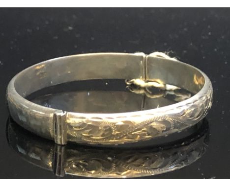 Silver bangle Weight 12g 