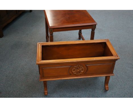 Side table & planter 