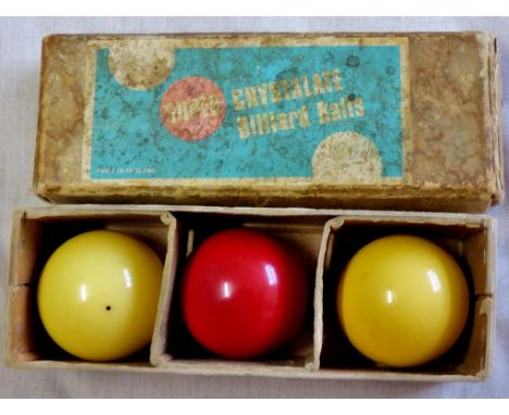 Vintage Super Crystallite Billiard Balls - in original box. 2.1/16" in very good condition 