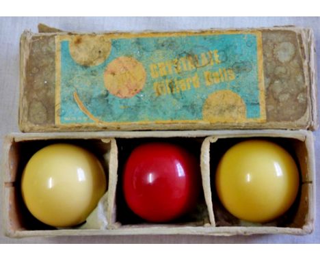 Vintage Super Crystallite Billiard Balls - in original box. 2.1/16" in very good condition 