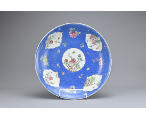 A LARGE CHINESE SGRAFFITO BLUE GROUND PORCELAIN CHARGER, 19/20TH CENTURY. With central roundel and cartouche panels decorated