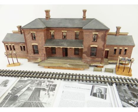 THIS LOT INCLUDES MODELS FROM THE VERY BIRTH OF 'O' GAUGE FINE SCALE RAILWAYS 'STROUDLEY' STATION BUILDING WITH WORKING SASH 