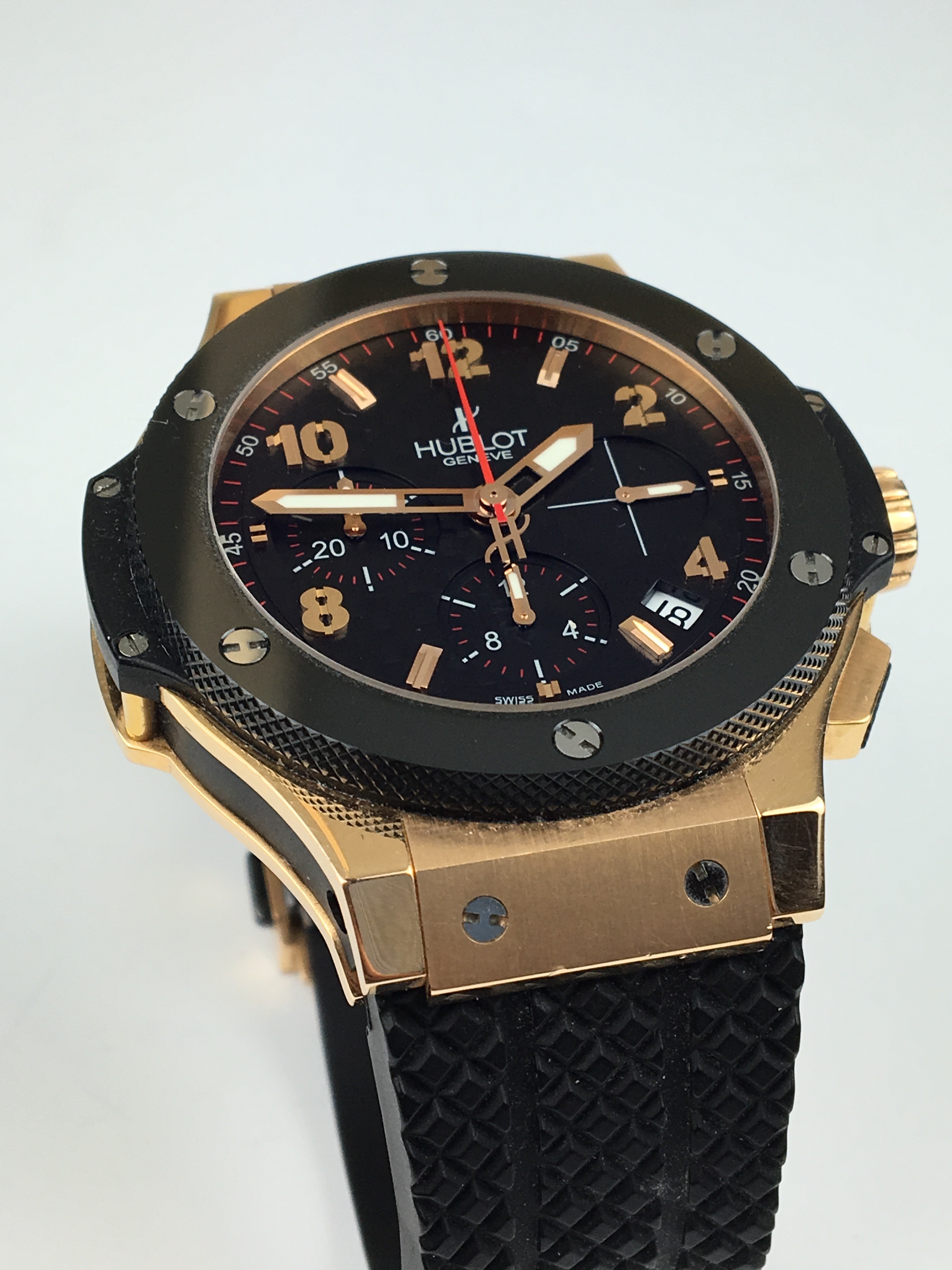 A GENTLEMANS 18K GOLD HUBLOT GENEVE BIG BANG AUTOMATIC WRIST WATCH