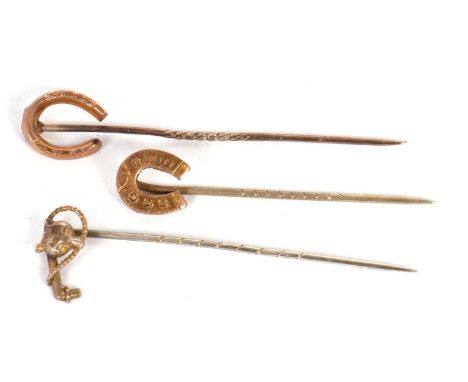 Three unmarked sporting stick pins: to include a fox head and crop pim and two horse shoe pins, all unmarked, 2.6g, (3)