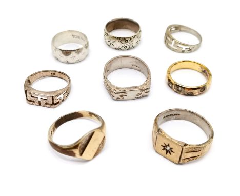 8 x silver rings inc 9ct gold / silver signet ring (size W), 2 x Greek key pattern etc - total weight (8) 38g
