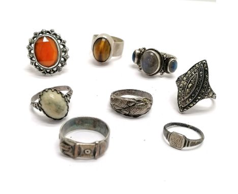 8 x silver rings (3 unmarked) inc tigers eye, pisces, childs signet ring, marcasite ring (a/f) etc - total weight (8) 38g