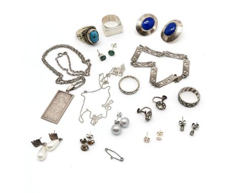 Qty of silver jewellery inc Cancerian crab zodiac pendant on 46cm chain, rings (turquoise unmarked), 9ct & silver eternity ri