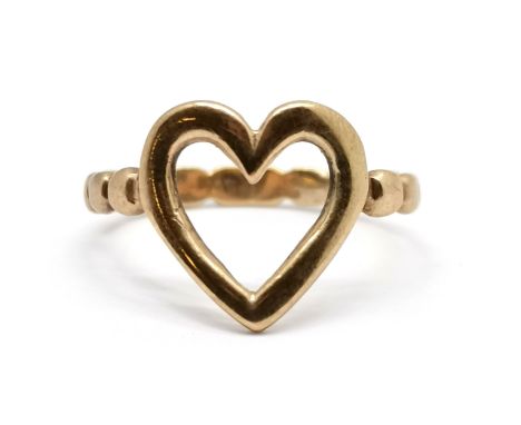 9ct hallmarked gold heart design ring - size L &amp; 1.9g