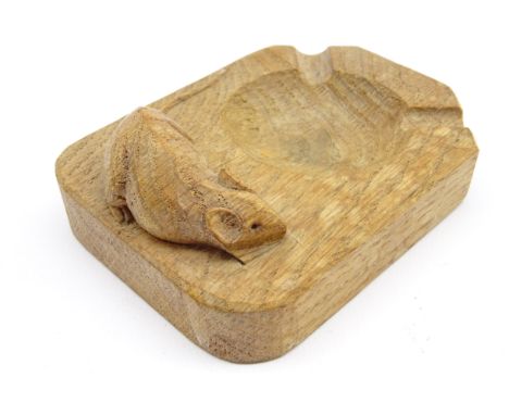 'Mouseman' Yorkshire oak ash tray by Robert Thompson of Kilburn, carved with mouse signature, W10cm Condition Report & Furthe