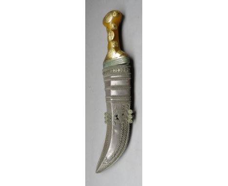 AN ARAB DAGGER (JAMBIYA), 20TH CENTURY with curved medially-ridged blade engraved at the forte, the hilt encircled with white