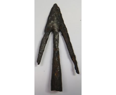 FIVE ARROW HEADS, 14TH AND 15TH CENTURIES of characteristic barbed and socketed form the longest: 10.0 cm; 4 in (5)