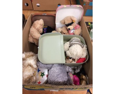 A quantity of Steiff bears