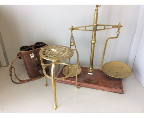 Brass scales, brass trivet &amp; pair of binoculars (damaged) 