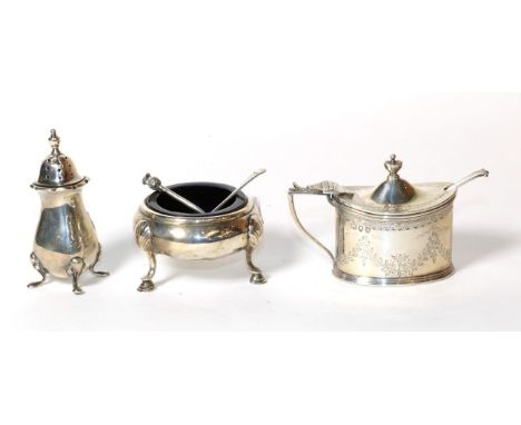 A silver mustard and matching spoon; a silver salt and a silver pepperette (3)