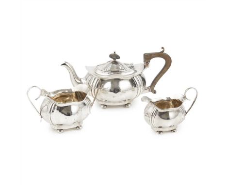 A matched Bachelor's three piece tea service Joseph Gloster Ltd, Birmingham 1916, comprising teapot, twin handled sugar basin