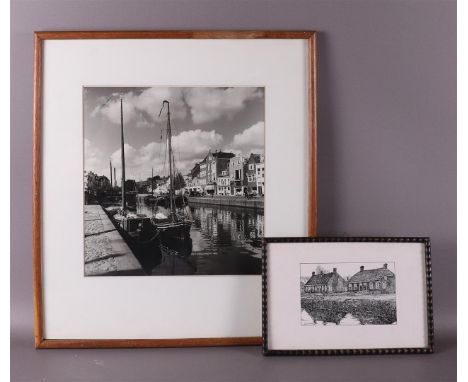 Framed photo with a view of the Schuitendiep in Groningen. In the photo the ship the 'Alida' by George Martens, h 31 x w 29 c
