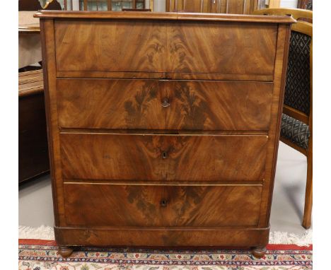 A four-drawer commode, 19th century. Mahogany glued, for resting on flattened ball feet, h 90 x w 85 x d 48 cm.