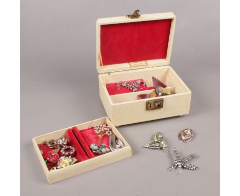 A Vintage Thoren's musical jewellery box. To include various brooches.  