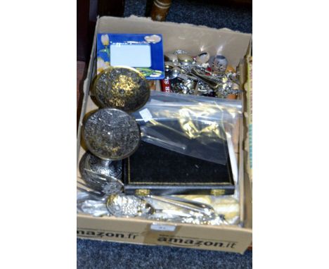 Flatware - a silver teaspoon, another; a set of fish servers, cased set of cake forks, various knives, souvenir spoons, silve