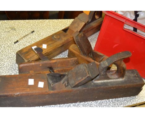 Tools- vintage tools, wood planes, larger and smaller; etc (15)