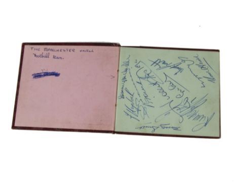 Man Utd/Spurs, 1958/59 United autographs including Bobby Charlton, Wilf McGuinness and Alex Dawson (15+) with Spurs autograph
