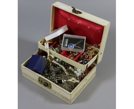 A jewellery box and good collection of quality and vintage costume jewellery.