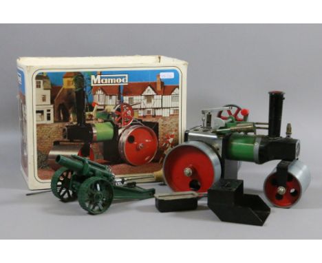 A live steam boxed Mamod steam roller and a die cast model of a World War II field gun.