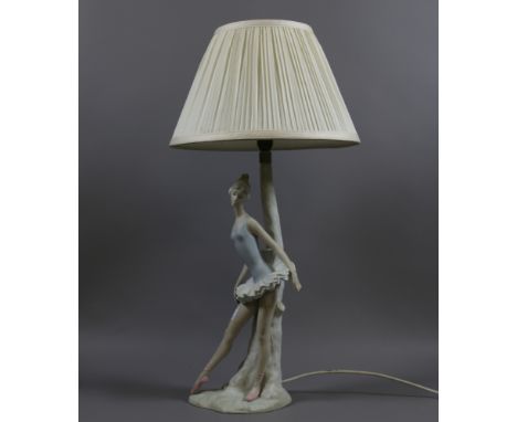 A large bisque Nao tablelamp formed as a ballerina.