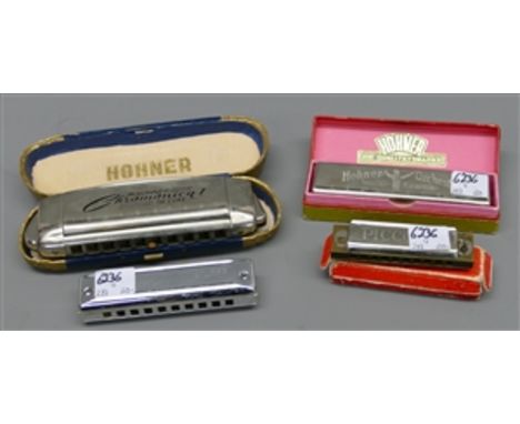 Konvolut Mundharmonikas1 x Hohner, Chromica I, de Luxe, im Etui, 1 x Hohner, Vereins-Harmonica, im Etui, 1 x Hohner, Piccolo,