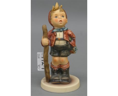 Hummelfigur Porzellan, Manufaktur Goebel, "In die weite Welt", Nr. 760, bemalt, Hummelclub, FM 7, h 14 cm, 