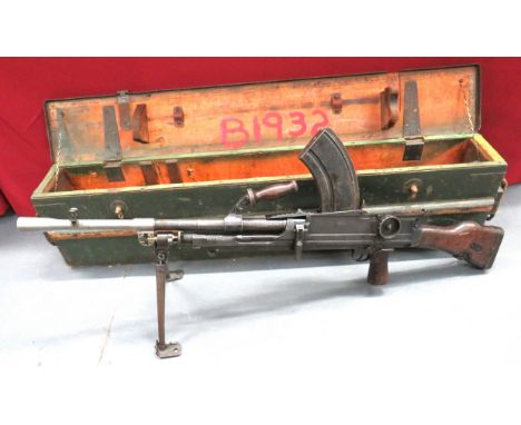 Deactivated MKI* Bren Light Machine Gun 25 inch, .303 barrel with front flash hider and side mounted sight. &nbsp;Top wooden 