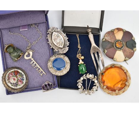 A SMALL ASSORTMENT OF ITEMS, to include a boxed gold plated pendant with a yellow metal Prince of Wales chain fitted with a s