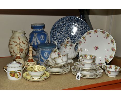 A GROUP OF NAMED CERAMICS, comprising a Royal Doulton floral spray pattern tea set, pattern no. E3401, comprising teapot, cak