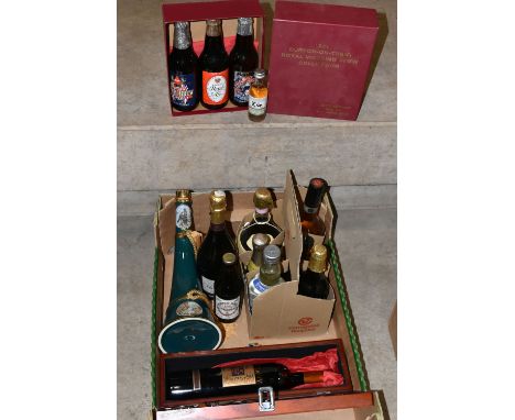 ALCOHOL, One Box of Assorted Alcohol comprising a Porcelain Decanter of SPIRIT OF ROBYN HOODE Single Malt Scotch Whisky, 40% 