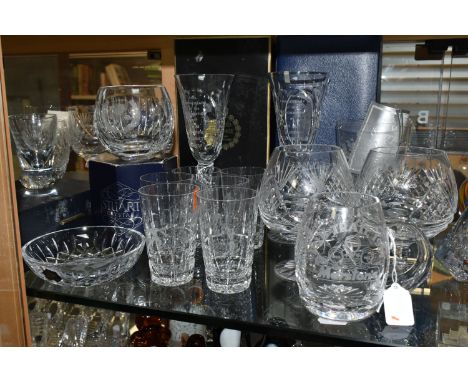 A GROUP OF ETCHED COMMEMORATIVE GLASS WARE, to include a Marstons 'Pub Trail 1987' beer glass, two boxed Webb Corbett '25th A