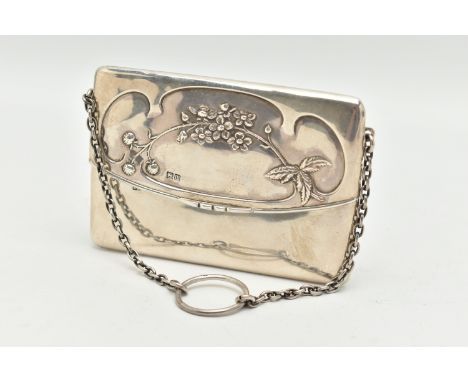 AN EDWARDIAN SILVER CALLING CARD CASE IN THE FORM OF A PURSE, on a short chain with finger ring, the case with hinged flap em