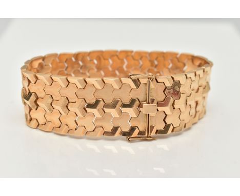 A WIDE ITALIAN BRACELET, designed as articulated geometric links to the push piece clasp with figure of eight clasps to eithe