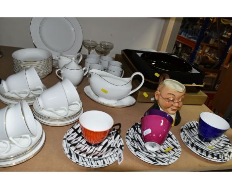 A GROUP OF CERAMICS, comprising a Wedgwood Signet Gold dinner service with place settings for six, Royal Albert South Pacific