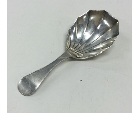 A silver caddy spoon. Birmingham 1931. Approx. 14 grams. Est. £20 - £30.