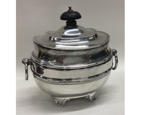 A good quality Edwardian silver tea caddy with hinged lid. London. Approx. 203 grams. Est. £60 - £80.