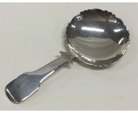 A large silver caddy spoon with scalloped bowl edge and fiddle pattern handle. London 1811. By Thomas James. Approx. 18 grams