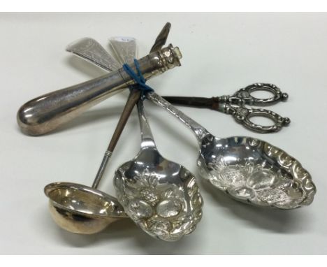 A good pair of silver plated berry spoons together with a toddy ladle etc. Est. £10 - £20.