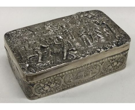 A chased Victorian silver snuff box. Sheffield 1900. Import marked. Approx. 141 grams. Est. £100 - £150.