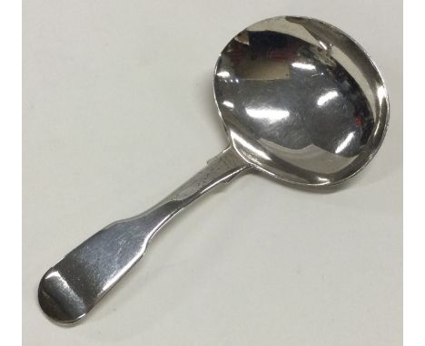 A fiddle pattern silver caddy spoon. London 1823. By WE. Approx. 9 grams. Est. £20 - £30.